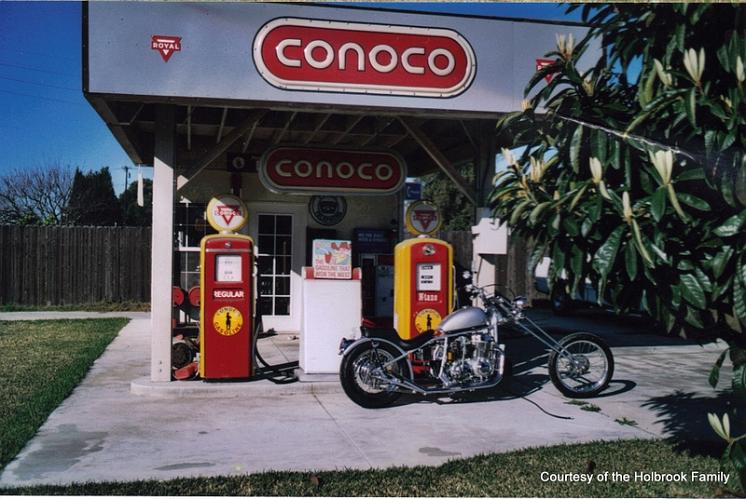 Conoco Gas Station - Ontario